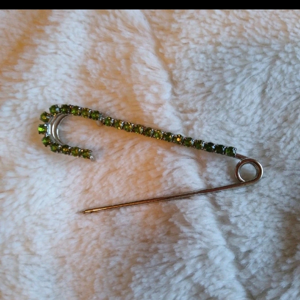 Elegant Green Rhinestone Safty Pin Brooch